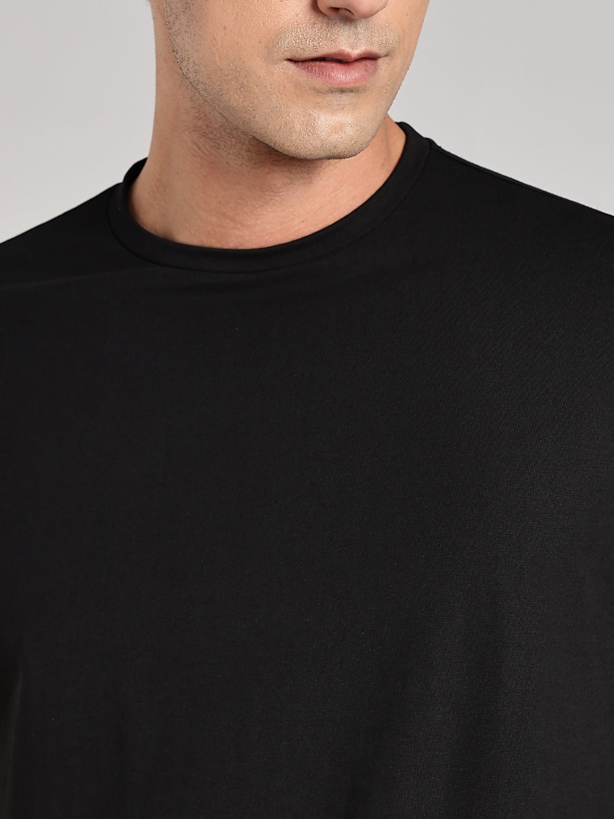 Solid Men's Premium Muscle Fit Cotton Crew T-Shirt Down to Earth Brave Black