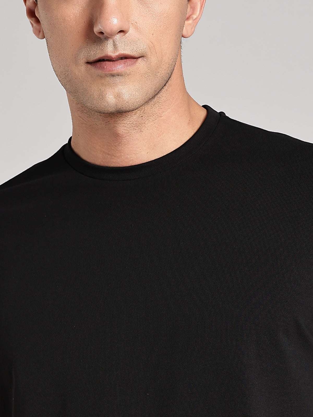 Solid Men's Premium Muscle Fit Cotton Crew T-Shirt Overthinking Brave Black